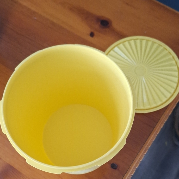 Tupperware Yellow Container - Picture 3 of 4